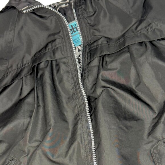 Girls hooded poncho/cape rain proof, black with floral lining, pockets SZ M10/12 - Picture 8 of 11